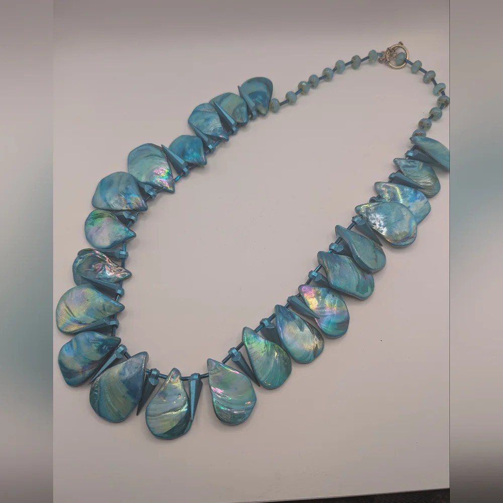 Blue Shell Necklace - Picture 2 of 4
